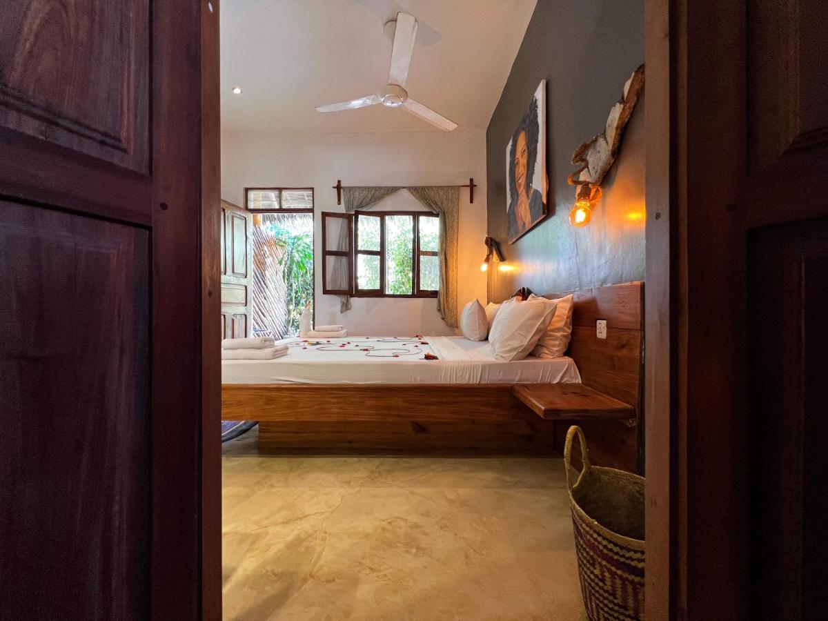 Pili Pili Swahili Lodge Джамбиани Экстерьер фото
